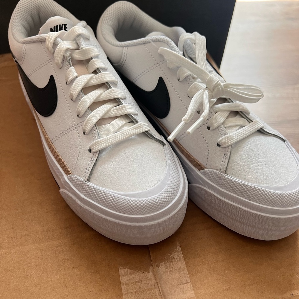BRAND NEW Nike Court Legacy Lift